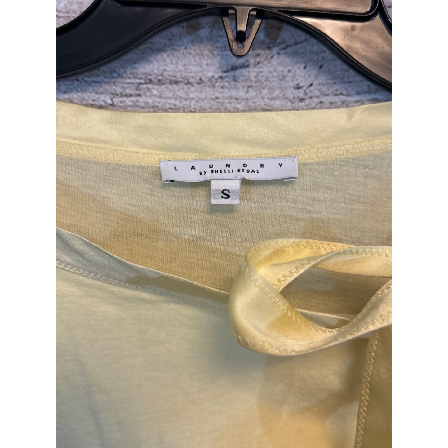 Laundry By Shelli Segal Yellow 3/4 Sleeve Top With Bow Tie Neck Size S