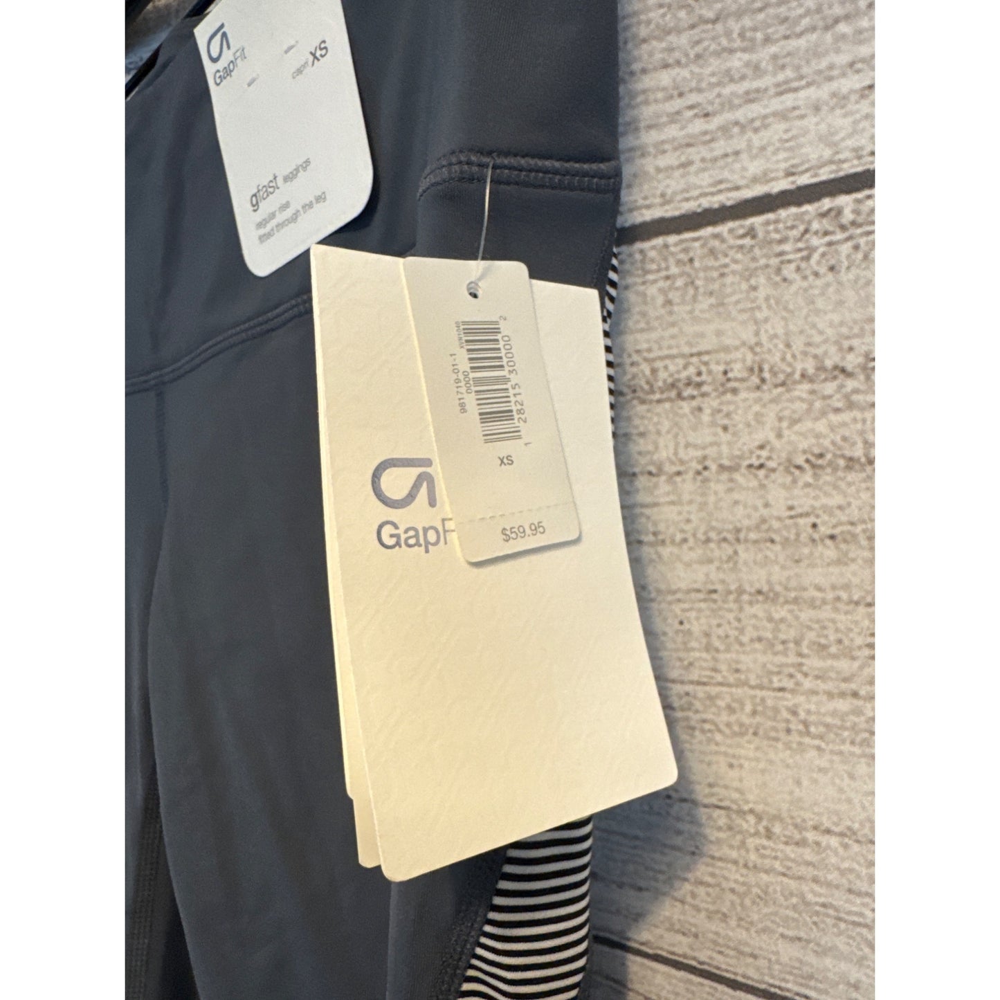 NWT GapFit GFast Capri Leggings Regular Rise Size XS