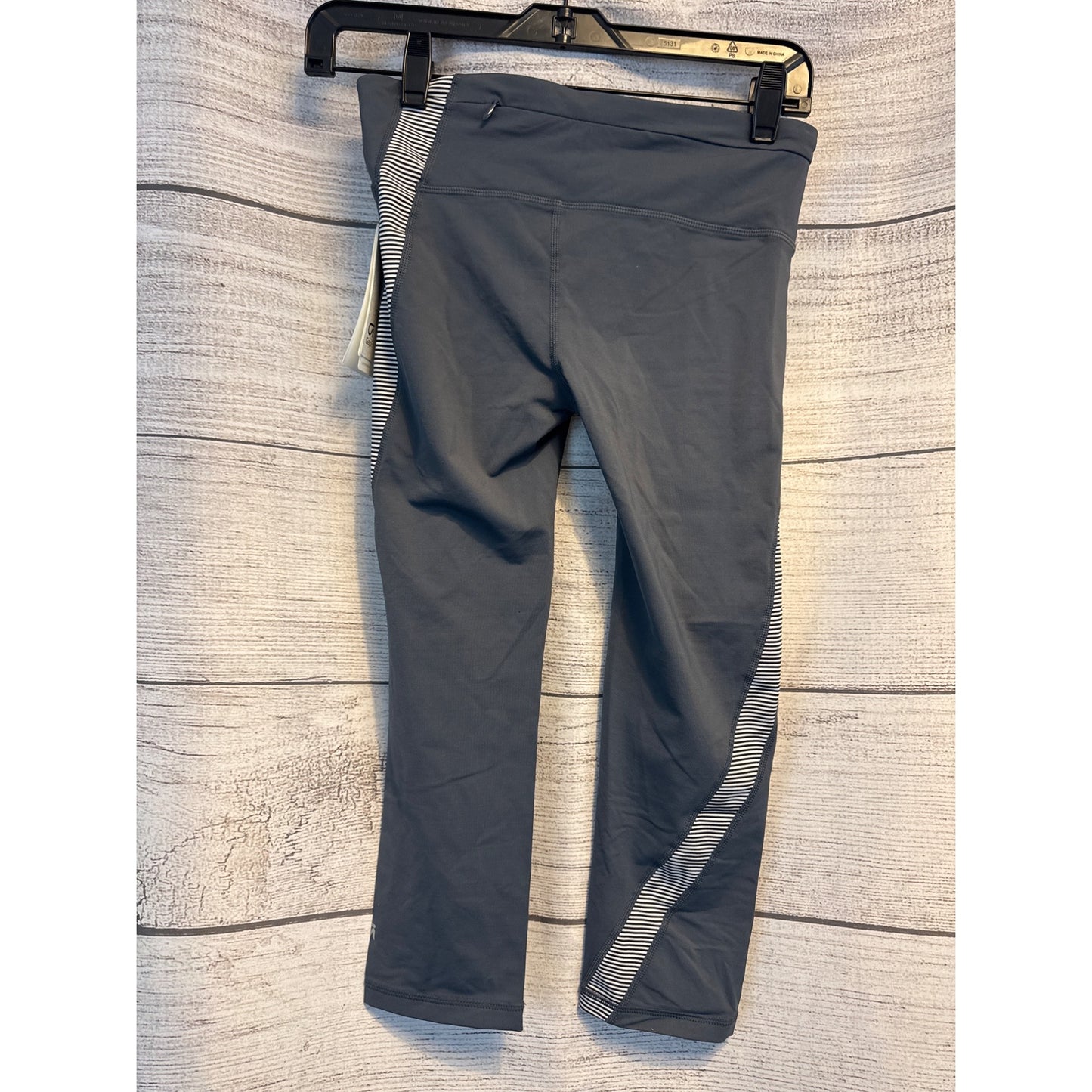 NWT GapFit GFast Capri Leggings Regular Rise Size XS