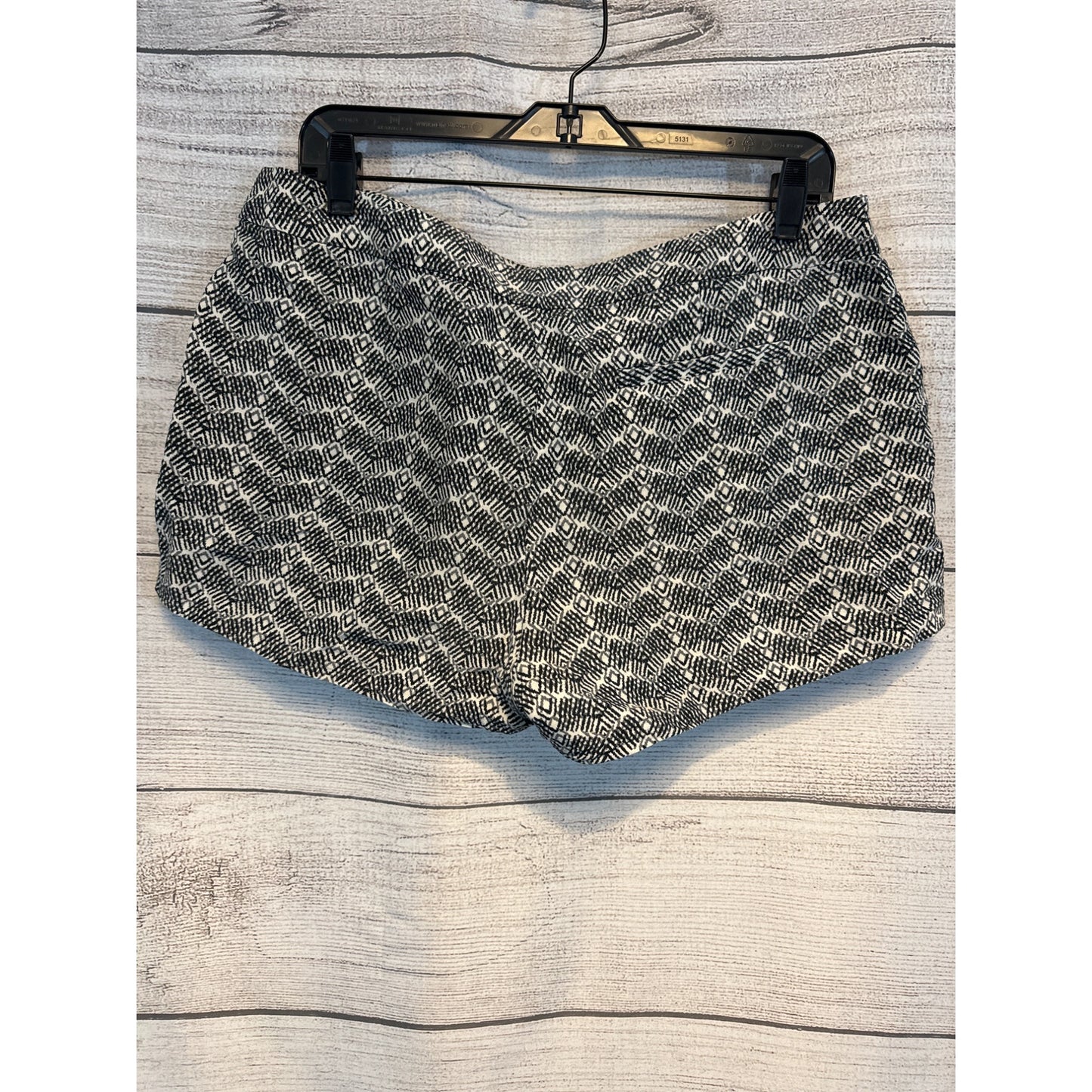 Joie Black & White Linen/Silk Shorts Size