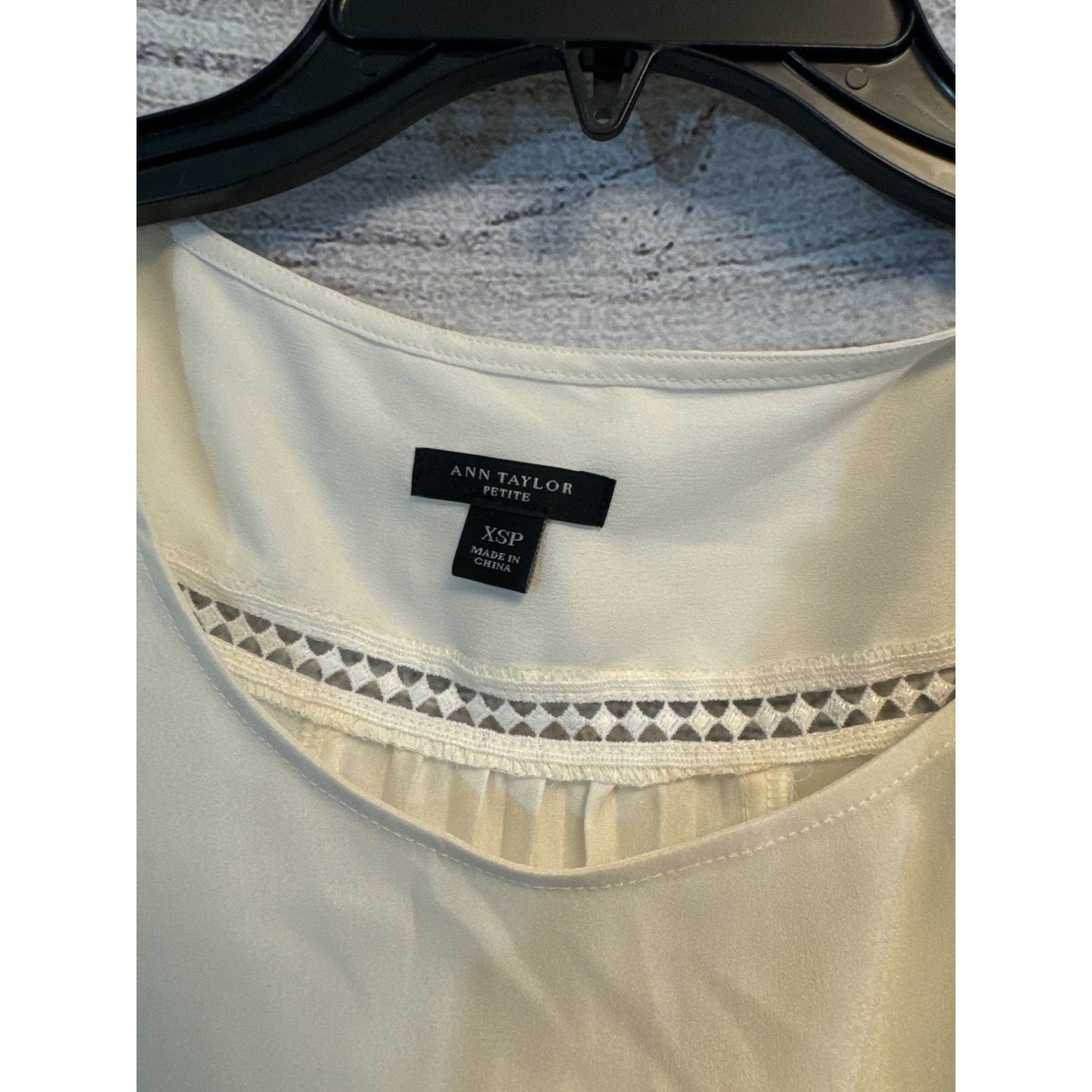 Ann Taylor Sleeveless Ivory Pleated Blouse XSP