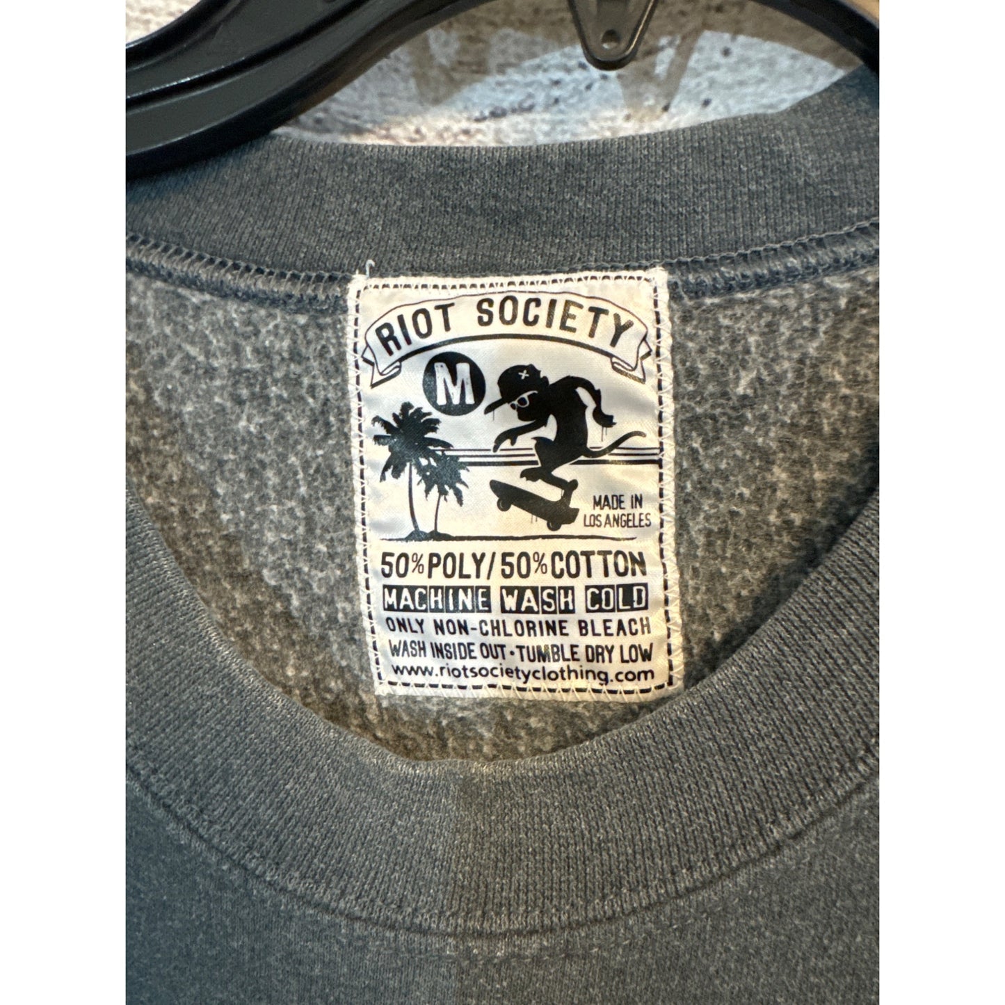 Riot Society Elephant Graphic Crewneck Sweatshirt Size M