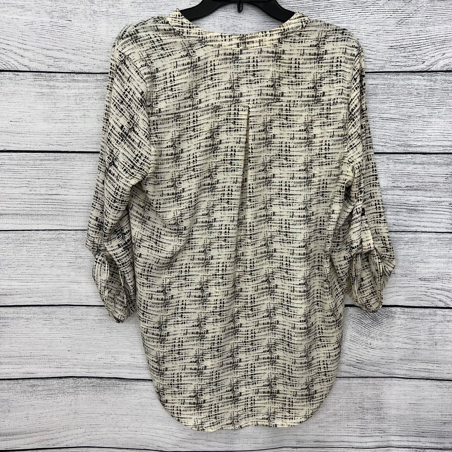 Akira V-Neck Blouse Woven 3/4 Sleeve Button Cuff Textured Print Loose Fit, Size M