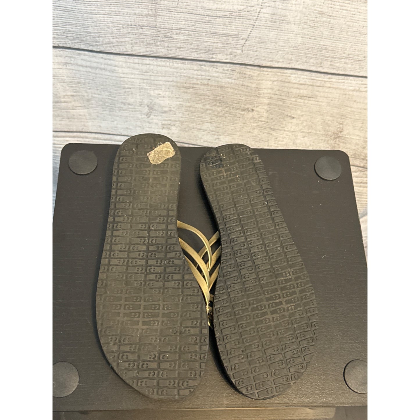 Sanuk Yoga Salty Metallic Sandals Size 9