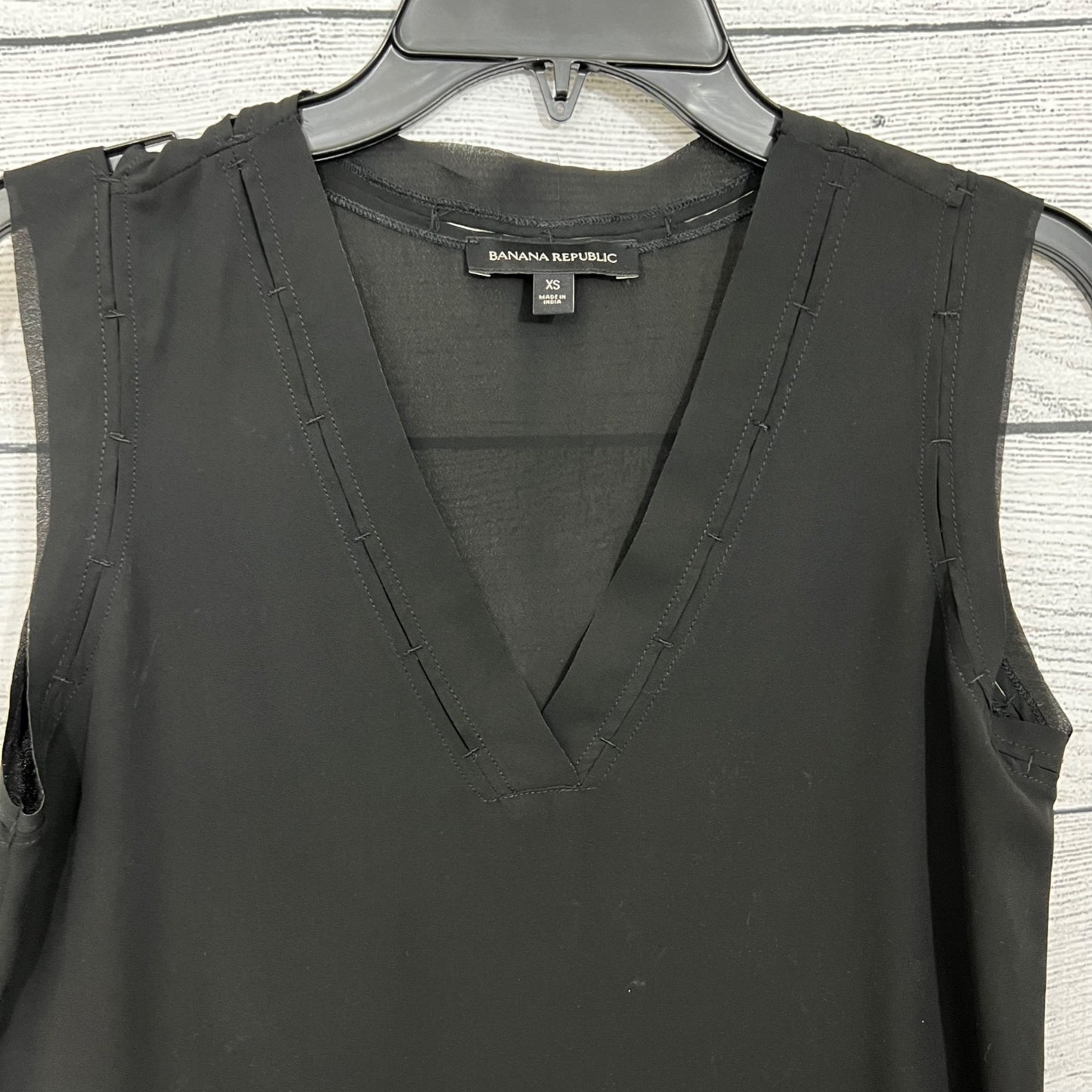 Banana Republic Black Sleeveless V-Neck Blouse, Size XS