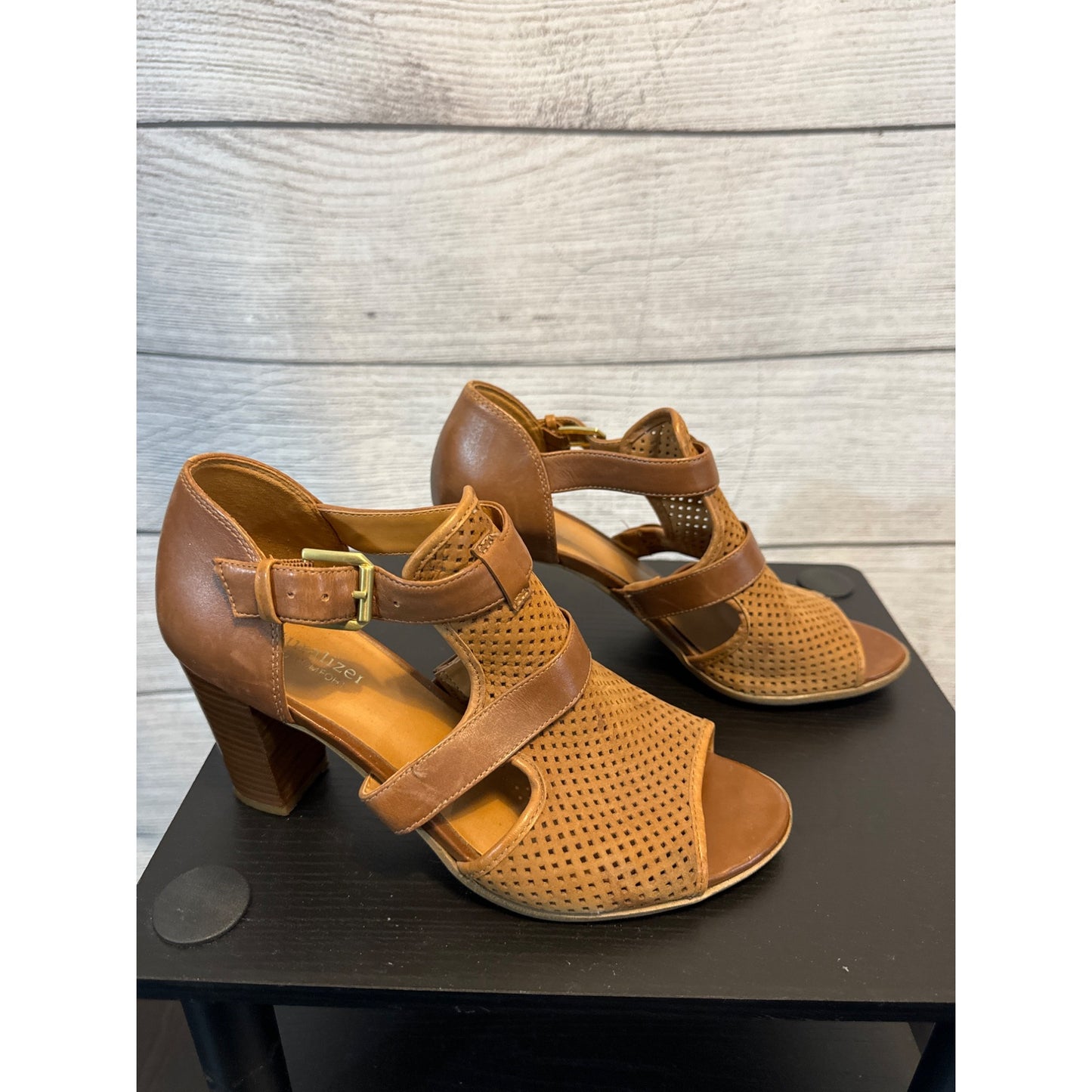 Naturalizer Tan Draft Sandal Size 7