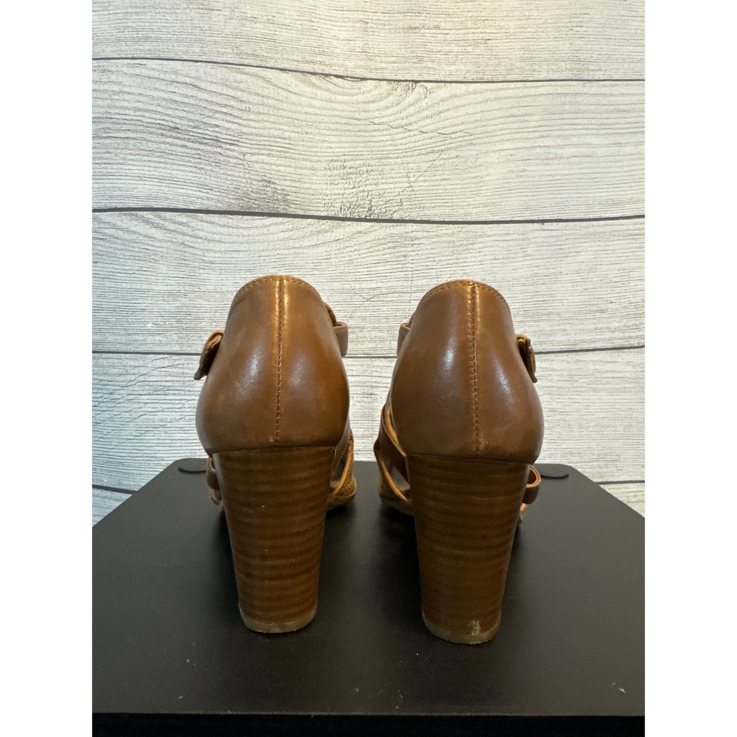Naturalizer Tan Draft Sandal Size 7