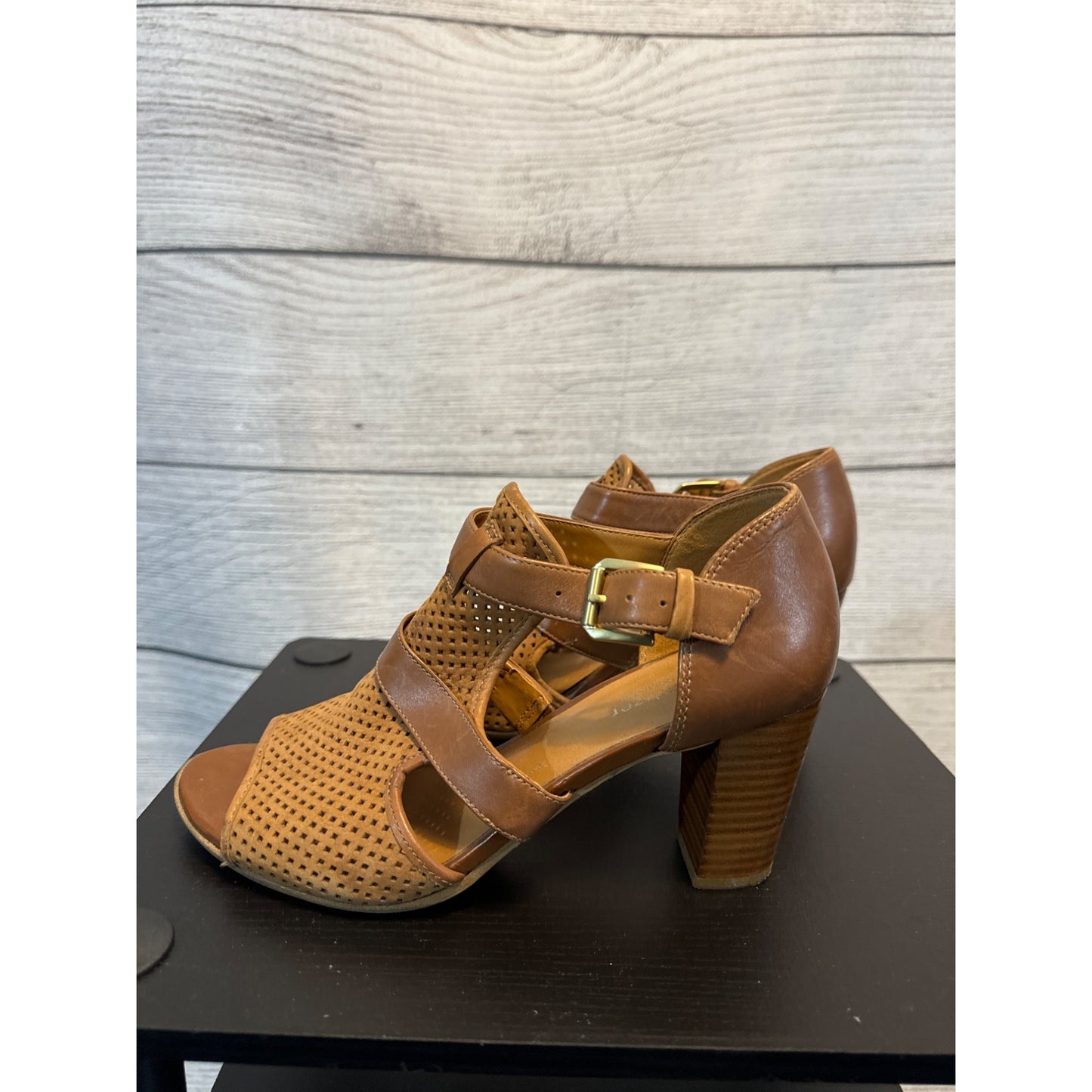 Naturalizer Tan Draft Sandal Size 7