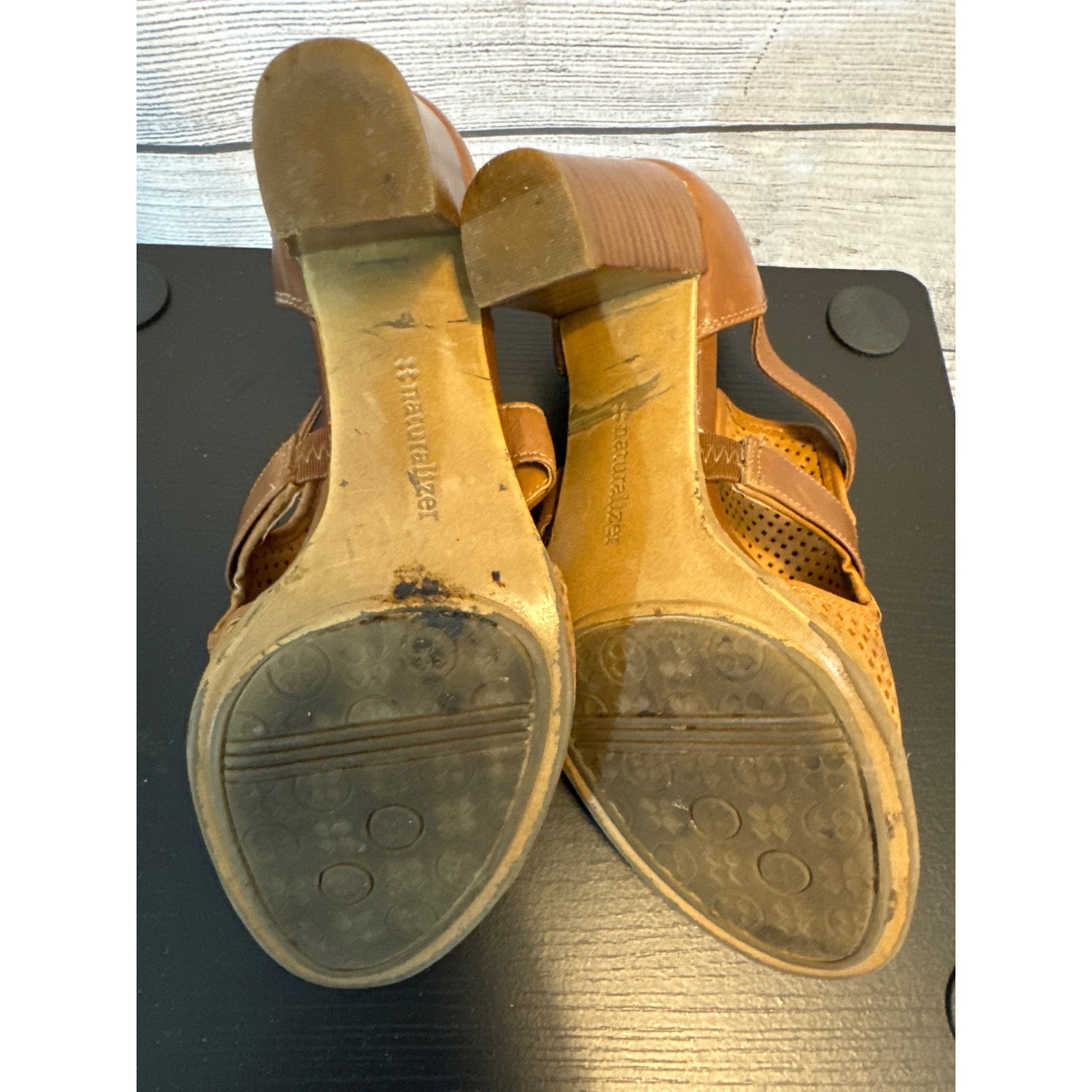 Naturalizer Tan Draft Sandal Size 7