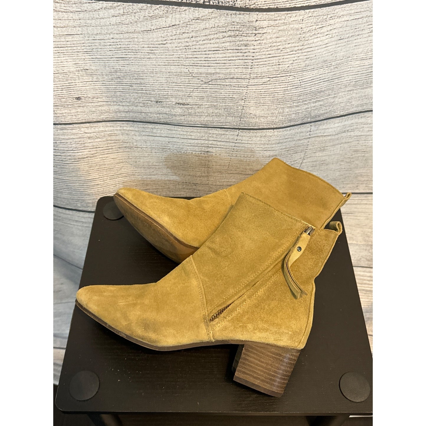 Banana Republic Suede Ankle Boots Size 6.5