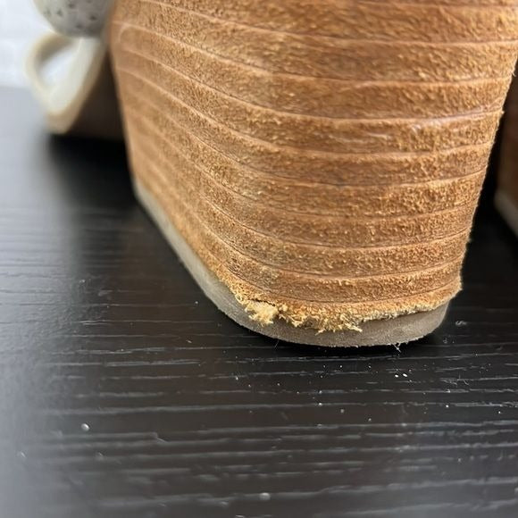 Beige open toe bootie