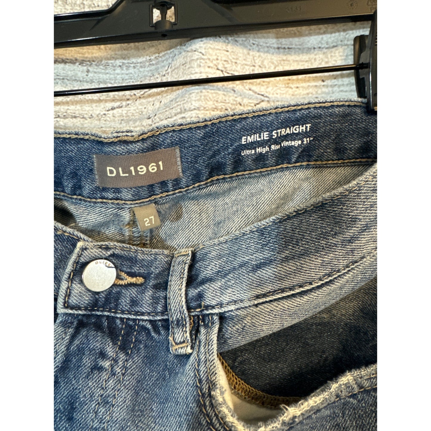 DL1961 Emilie Straight Ultra High Rise Vintage Jeans With Distressed Detail Size 27