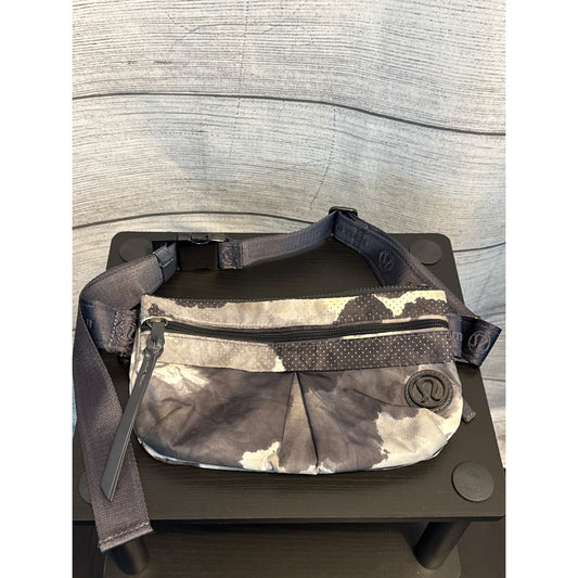 Lululemon Free Spirit Bag Print Gray & Black