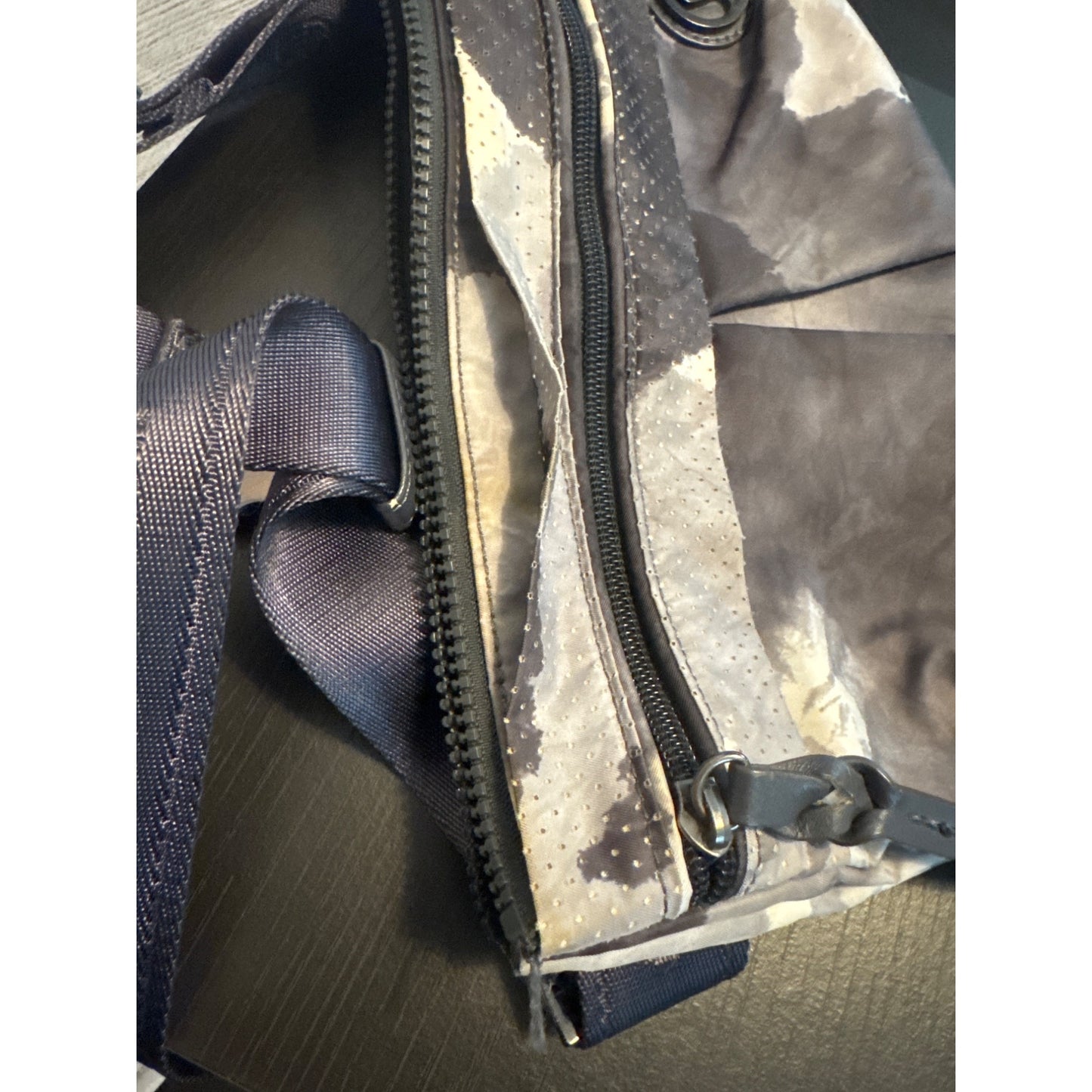 Lululemon Free Spirit Bag Print Gray & Black