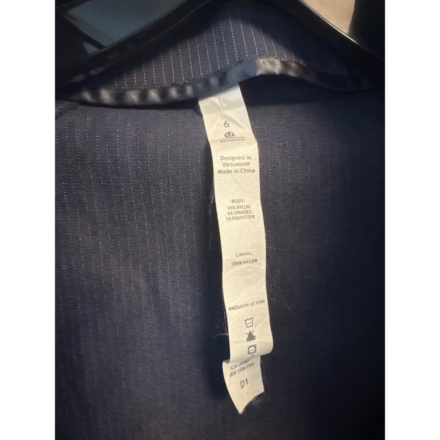 Lululemon Vintage Fitness Capelet Size 6