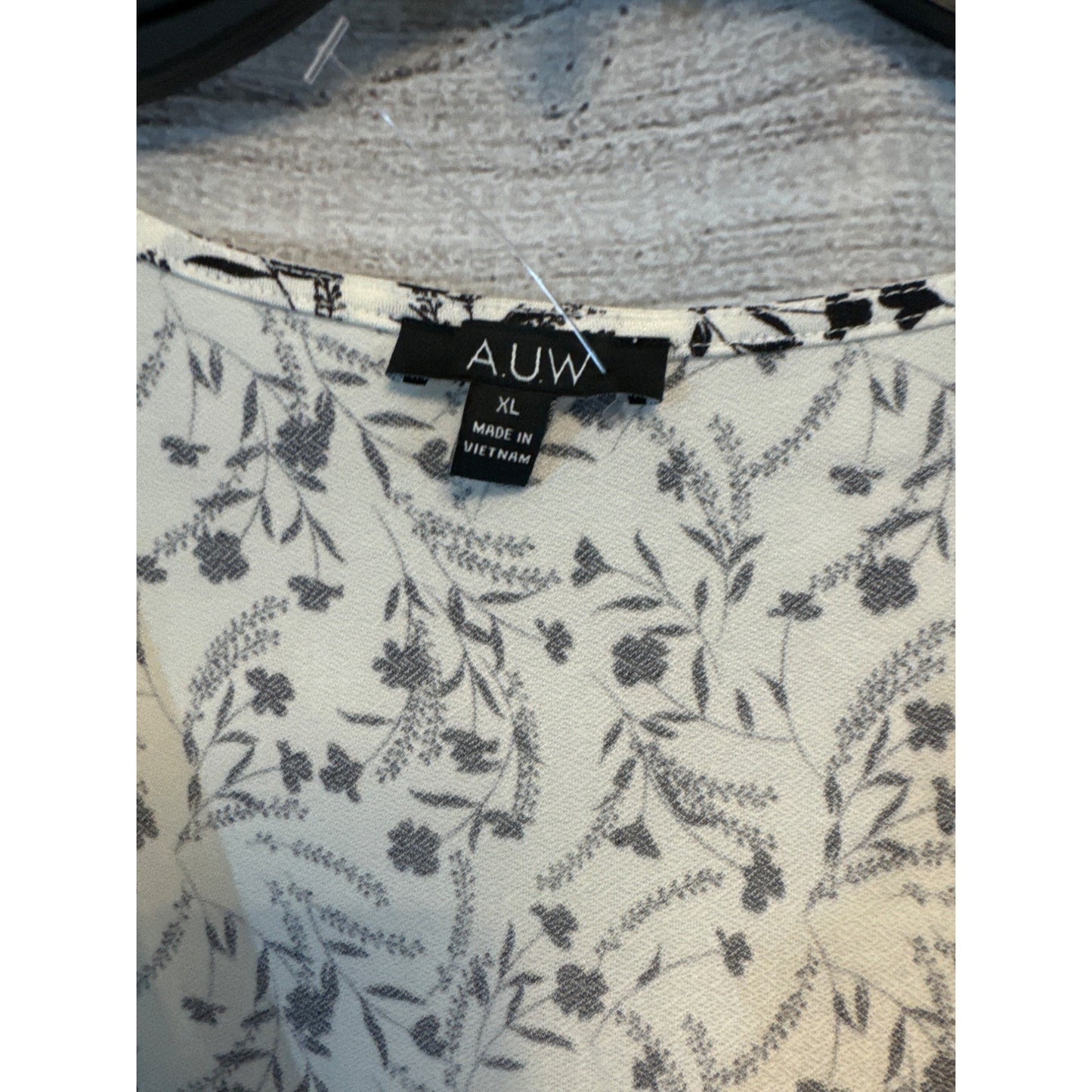 NWT AUW Floral Short Sleeve Wrap Top Size XL