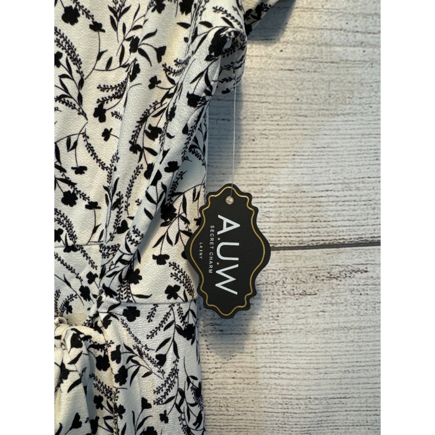 NWT AUW Floral Short Sleeve Wrap Top Size XL