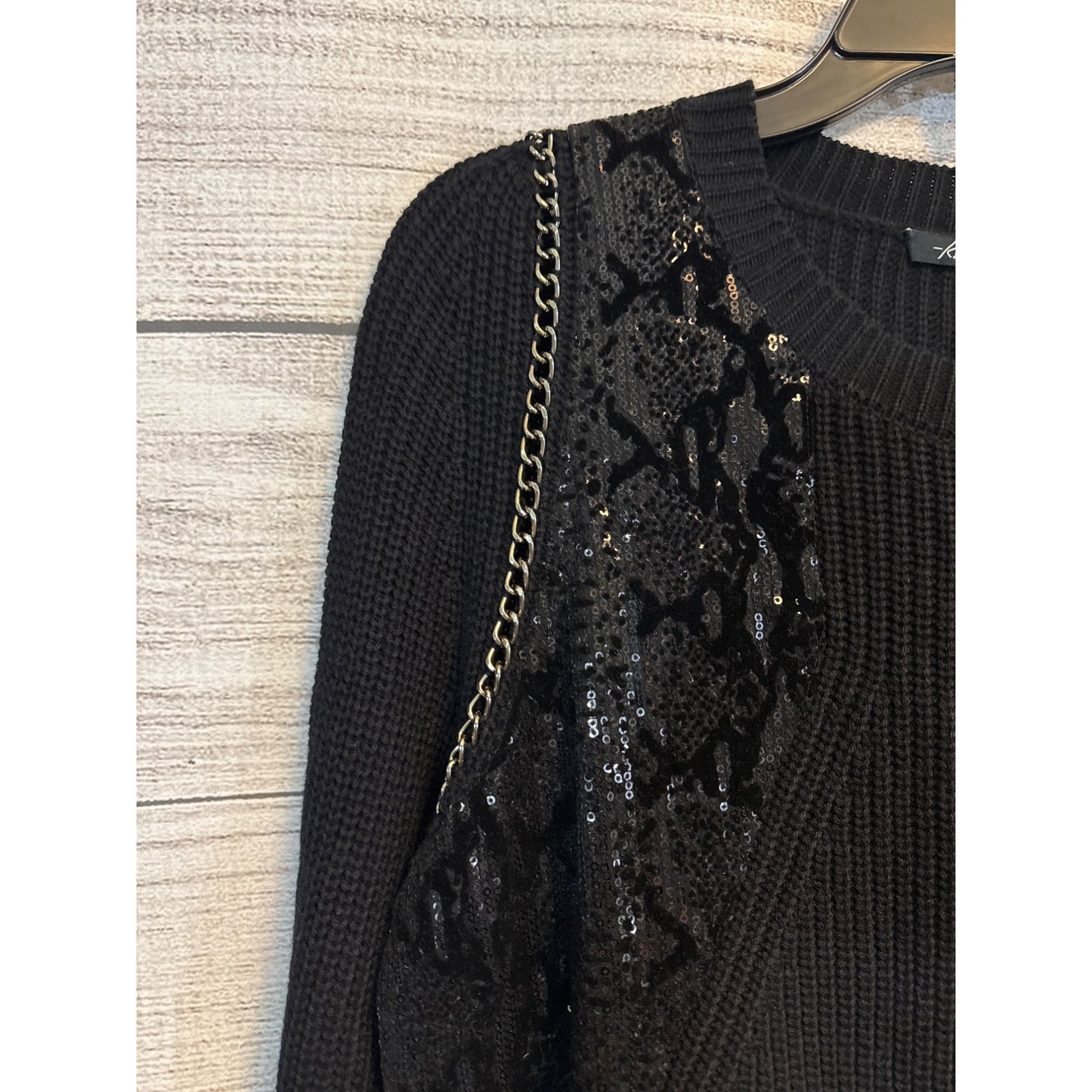 NWT Kenneth Cole Sweater With Sequin Details & Chain Size M