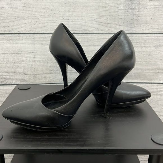 Elizabeth and James Black Pump