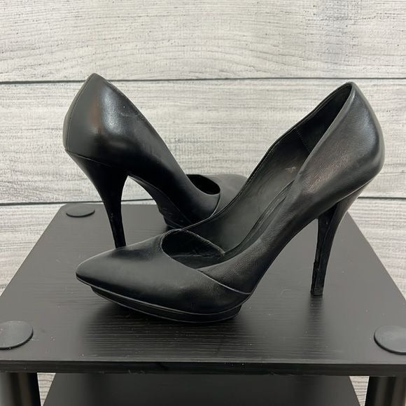 Elizabeth and James Black Pump
