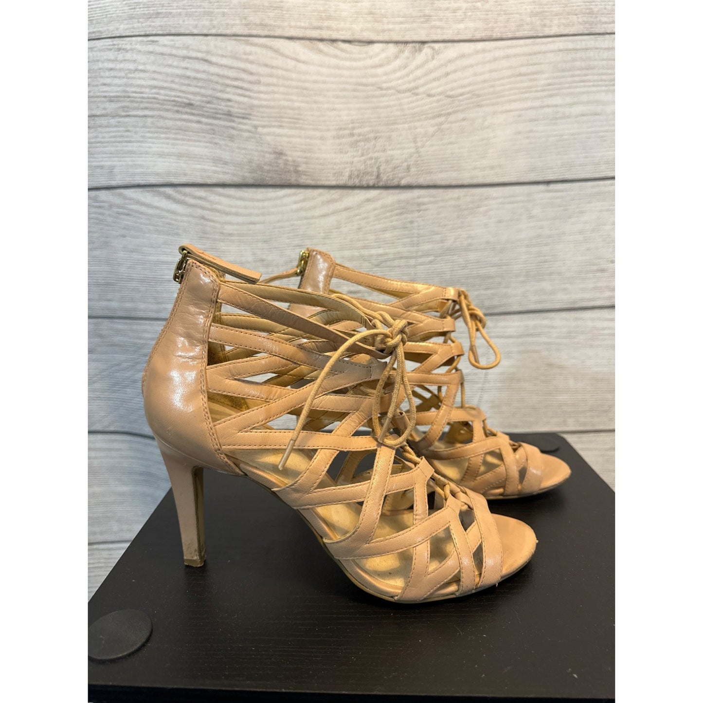 Nine West Authority Leather Strappy Heal Size 8