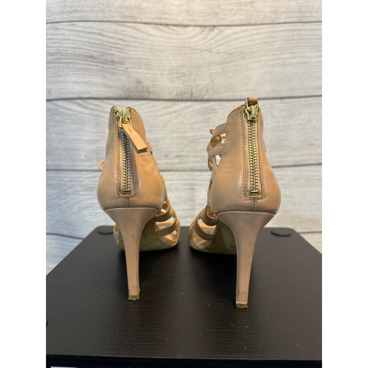 Nine West Authority Leather Strappy Heal Size 8