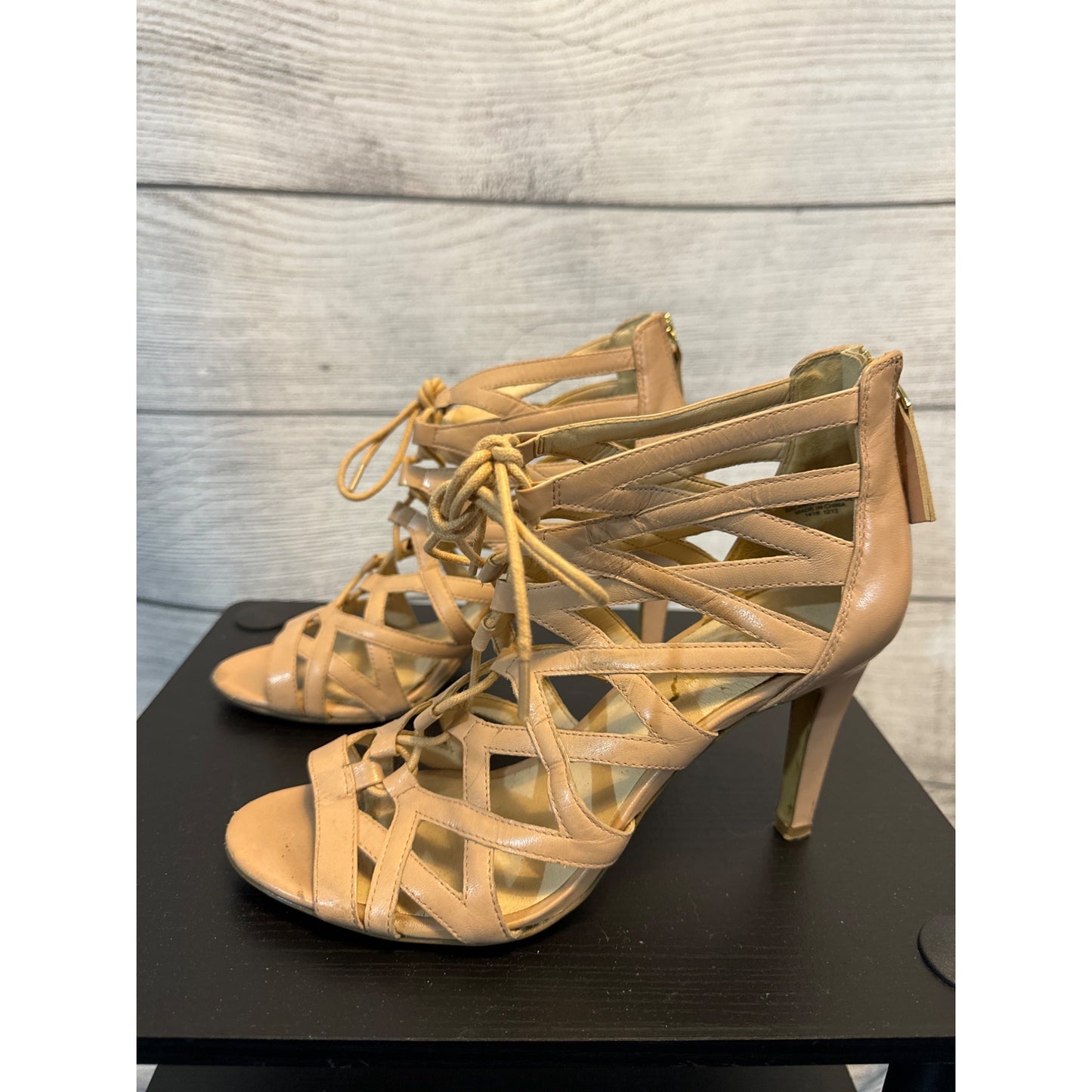 Nine West Authority Leather Strappy Heal Size 8
