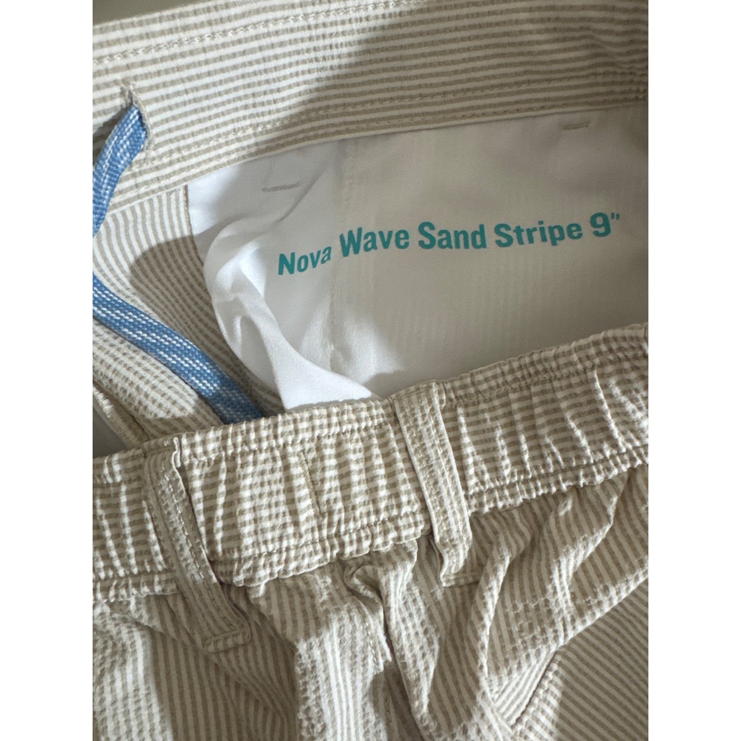 Tommy Bahama Mens Nova Wave Sand Stripe 9" Seersucker Shorts Size M