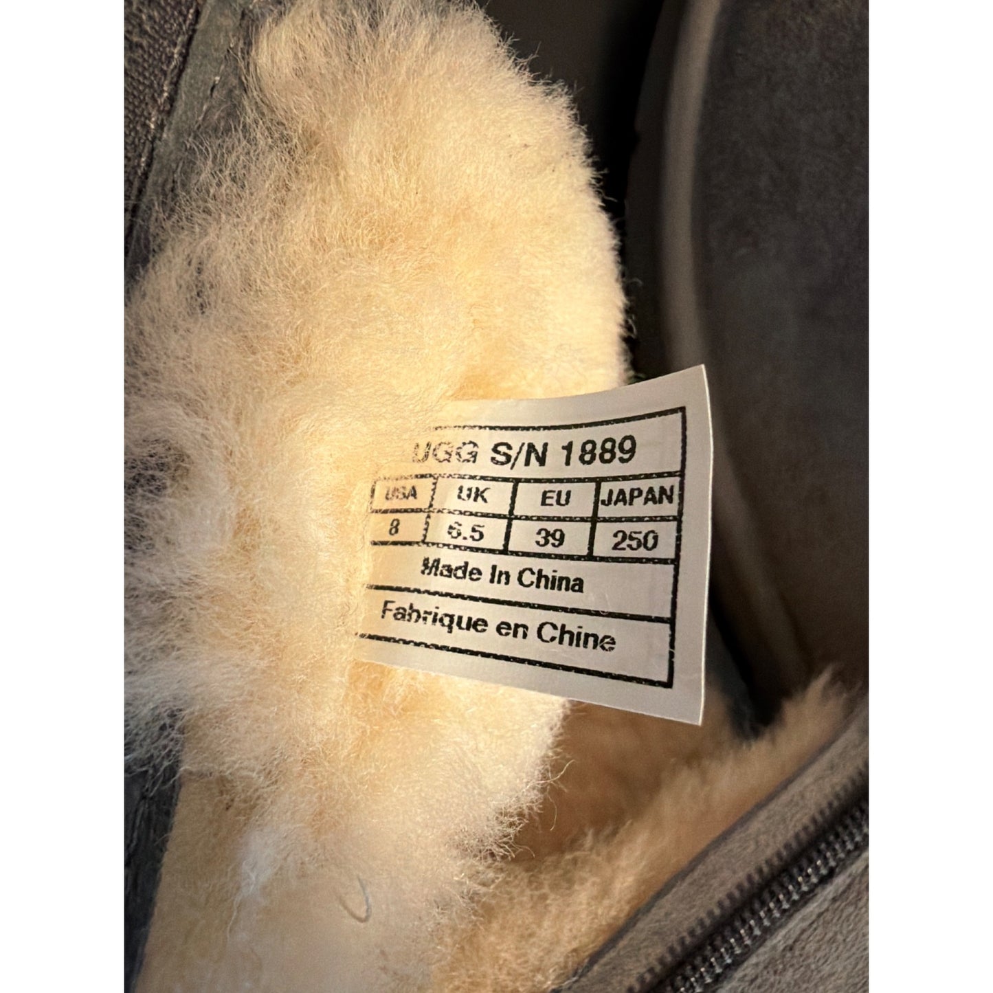 NWOB RARE Discontinued UGG Australia Roslynn Zip Boots Size 8