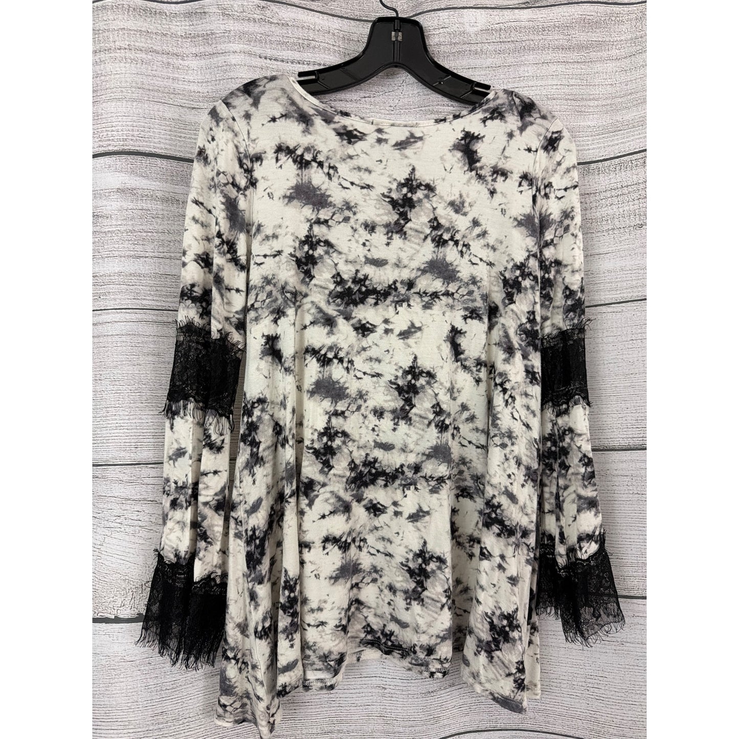 Romeo + Juliet Couture Tie-Dye Bell Sleeve Top W/ Lace Trim Size S