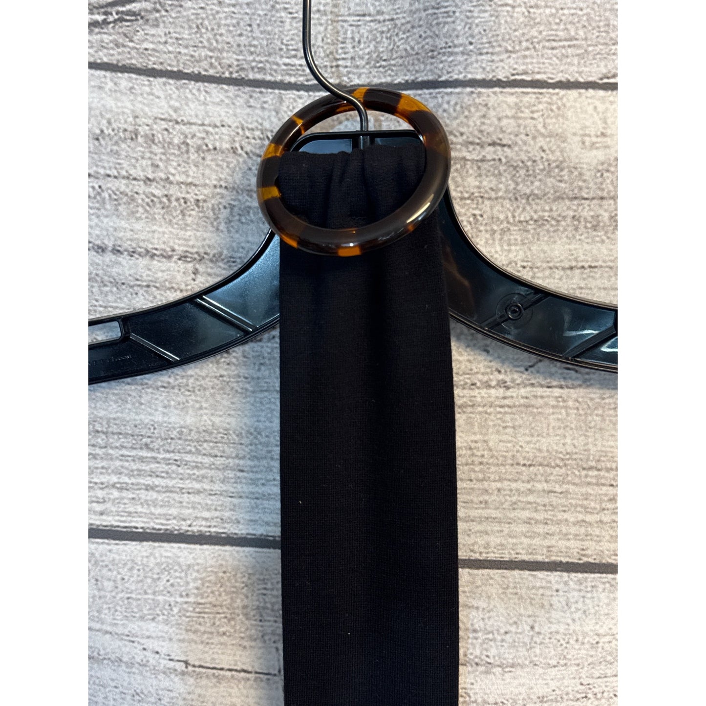 Classic Black Belt With Tortoise Shell Ring Accessory For Modern Professional Wear