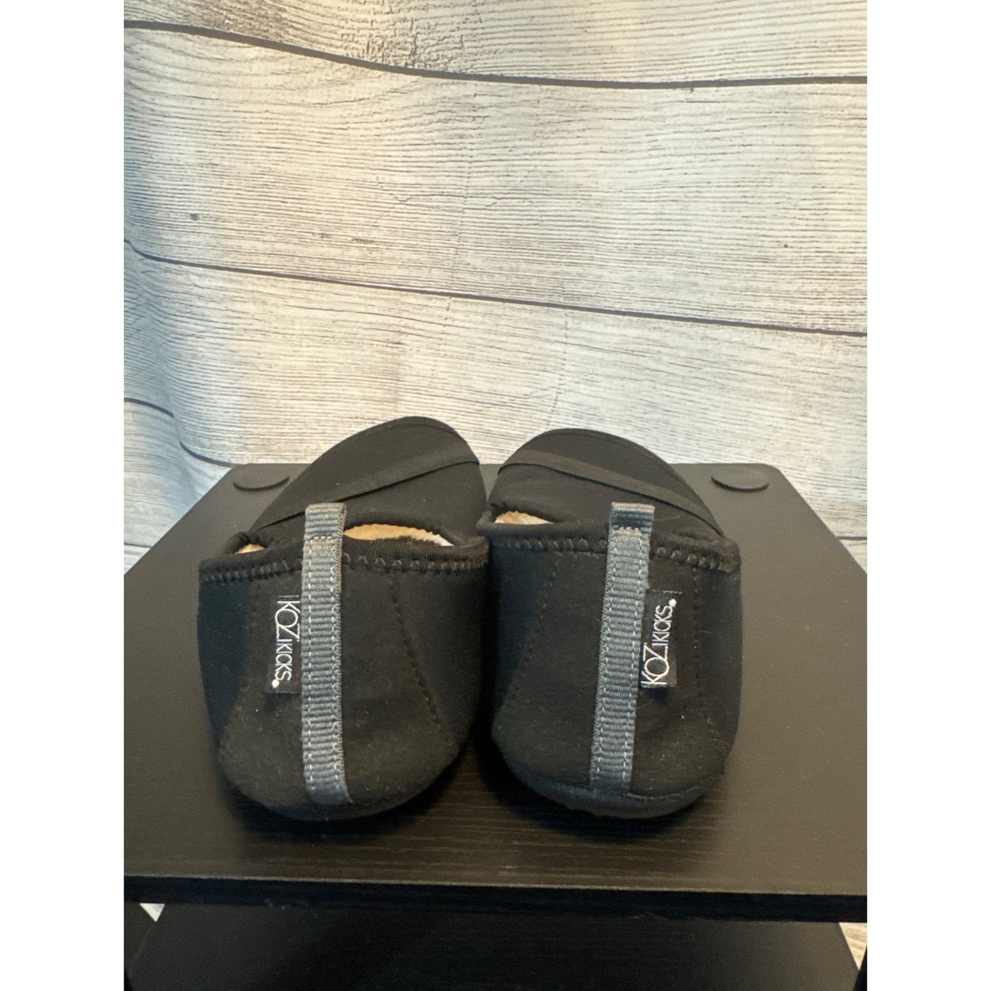 Kozi Kicks Black Indoor Slippers Size 7
