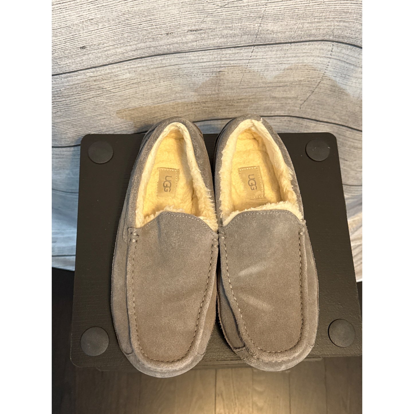 UGG Mens Ascot Sheepskin Lined Moccasin Slippers Size 9