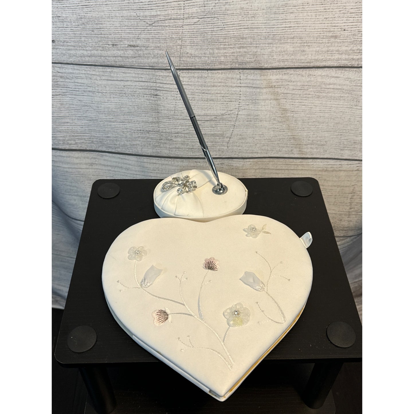 Heart-Shaped Wedding Guest Book & Pen Set With Floral Embroidery For Memorable Occasions