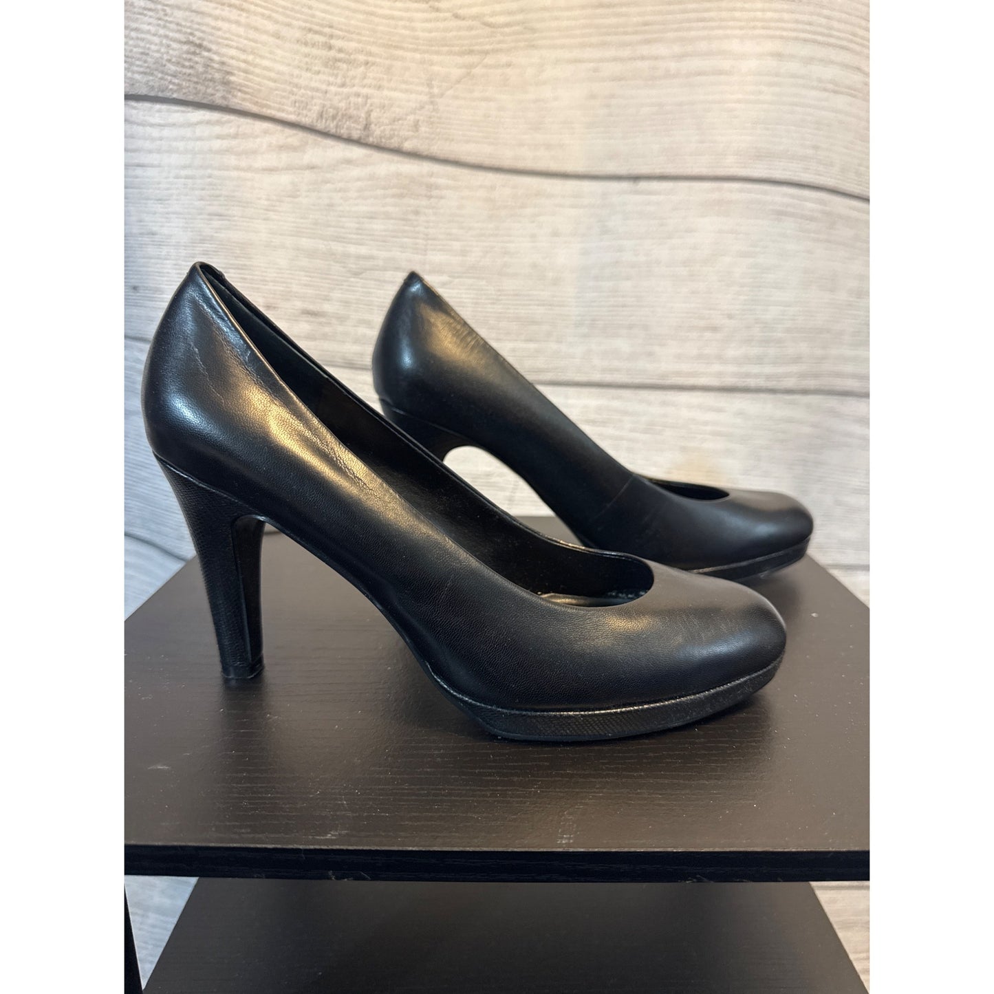 Bandolino Dbgalleigh Leather Heels Size M Size 6.5