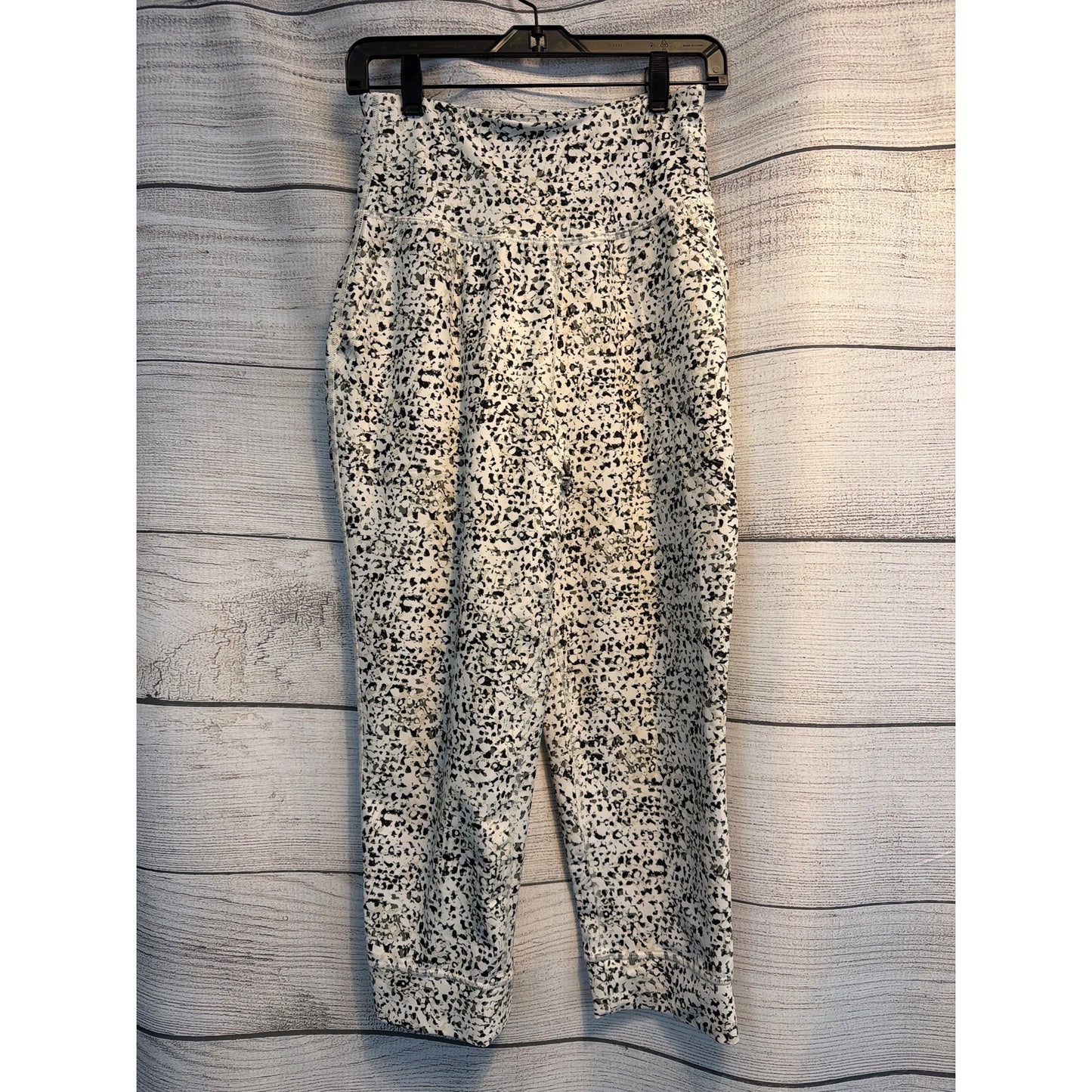 Old Navy High Waisted Powersoft Capri Joggers Size M