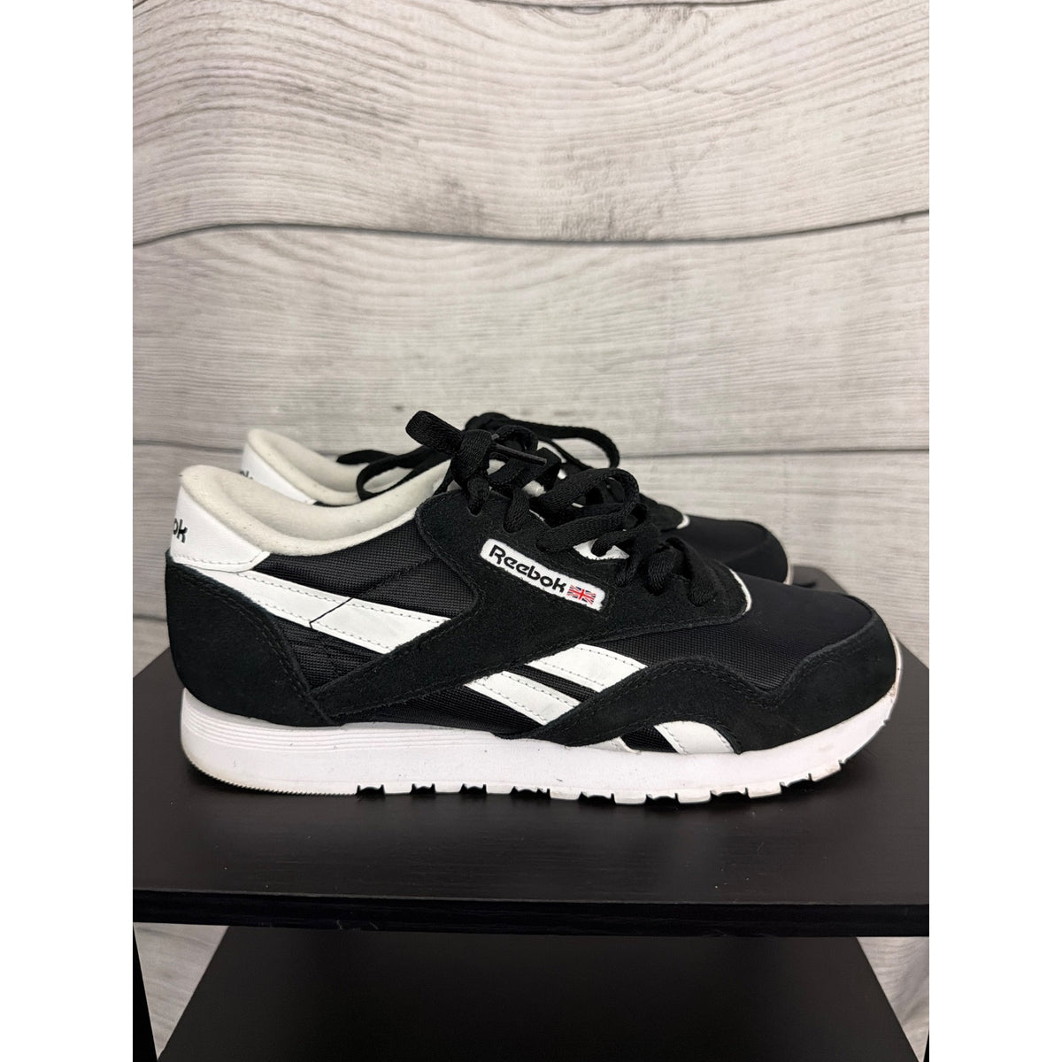 Reebok Classic Nylon Shoes Black & White Size 7.5