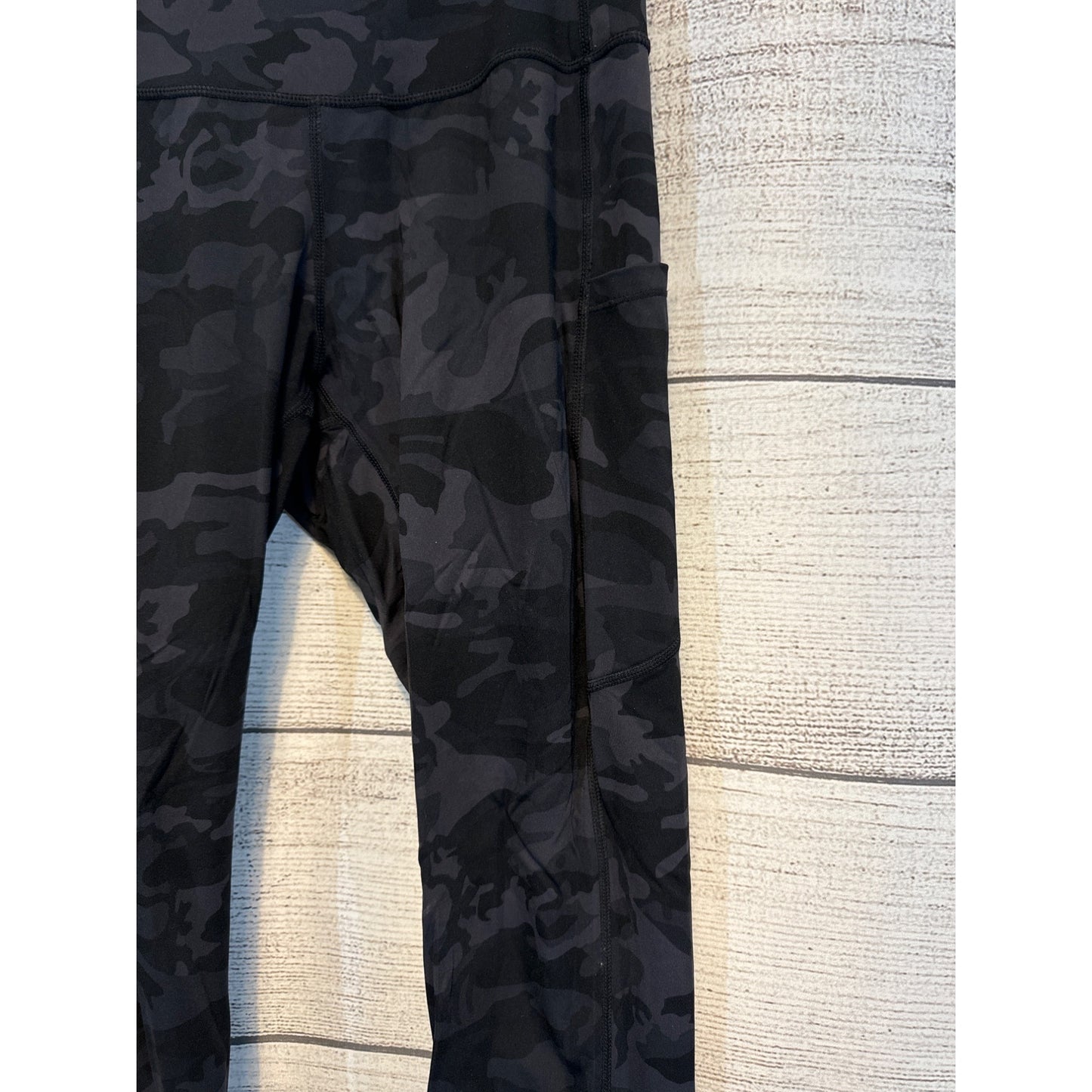 High-Rise Leggings Camouflage Pattern with Pockets Size L