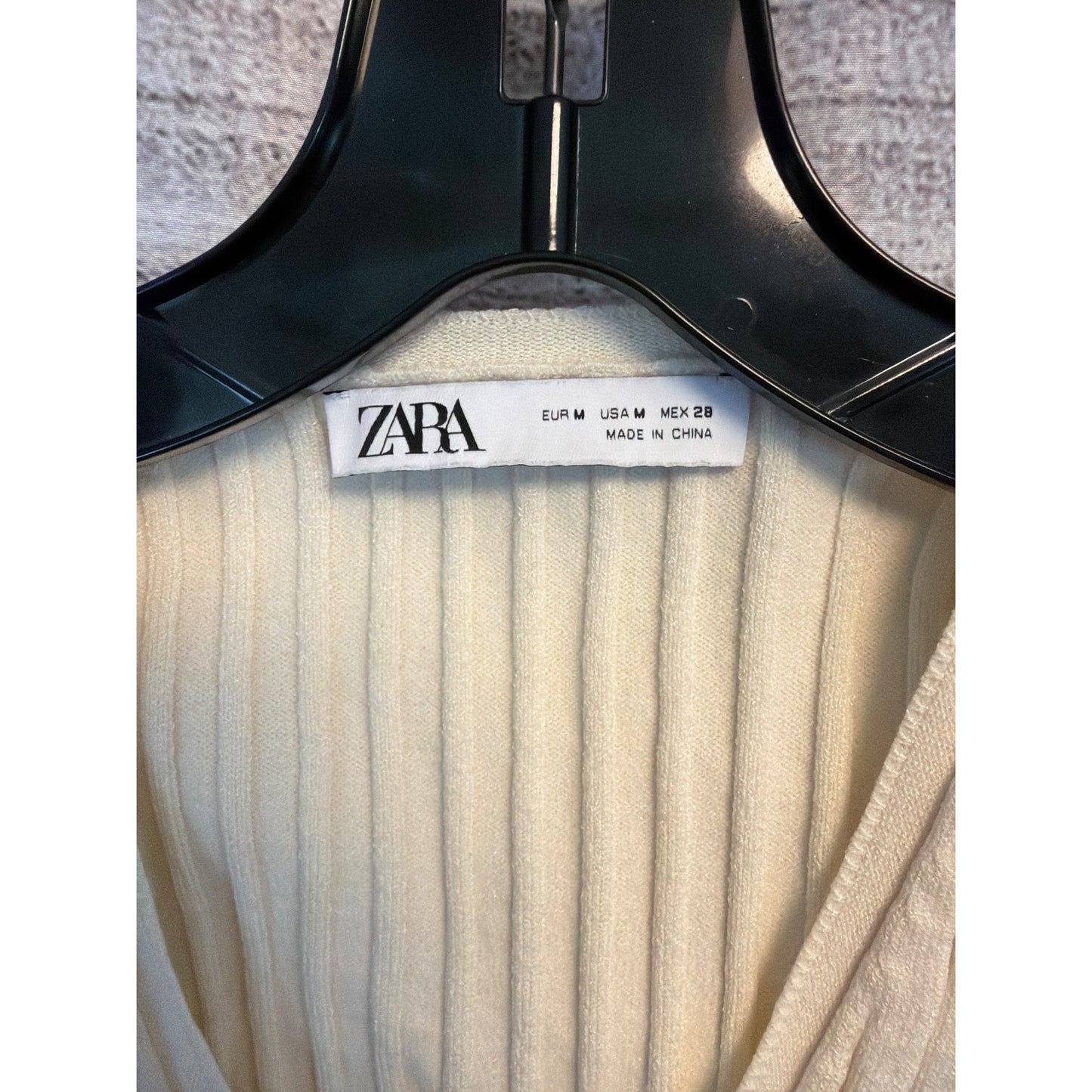 Zara Cream Ribbed V-Neck Long Sleeve Knit Sweater Size M