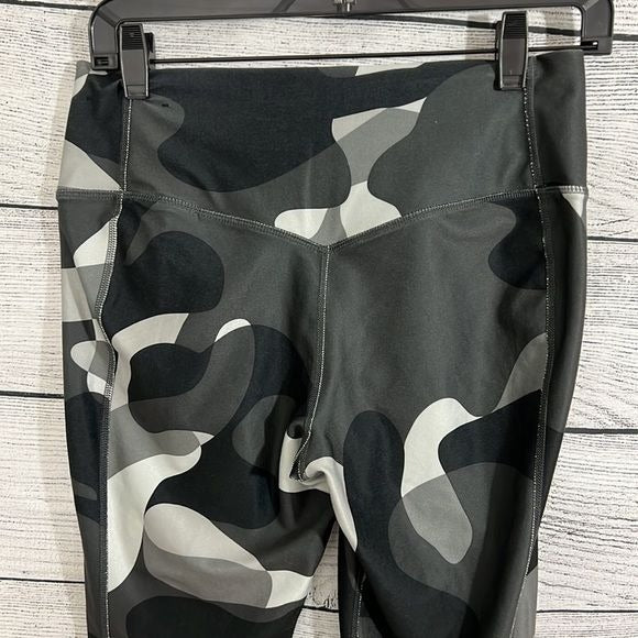 NWOT Nike Dri Fit One Legend Camo Leggings Size M