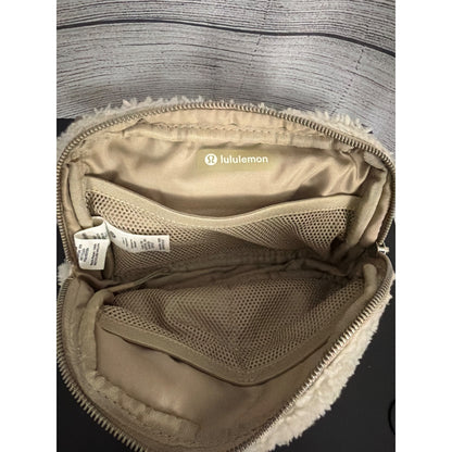 Lululemon Everywhere Belt Bag Sherpa Fleece