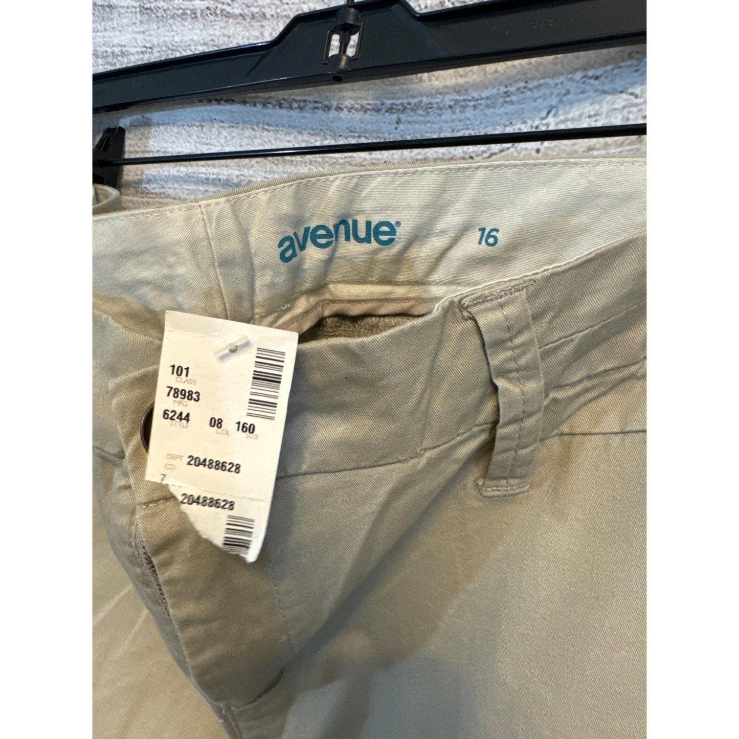 NWT Avenue Khaki Bermuda Shorts Size 16