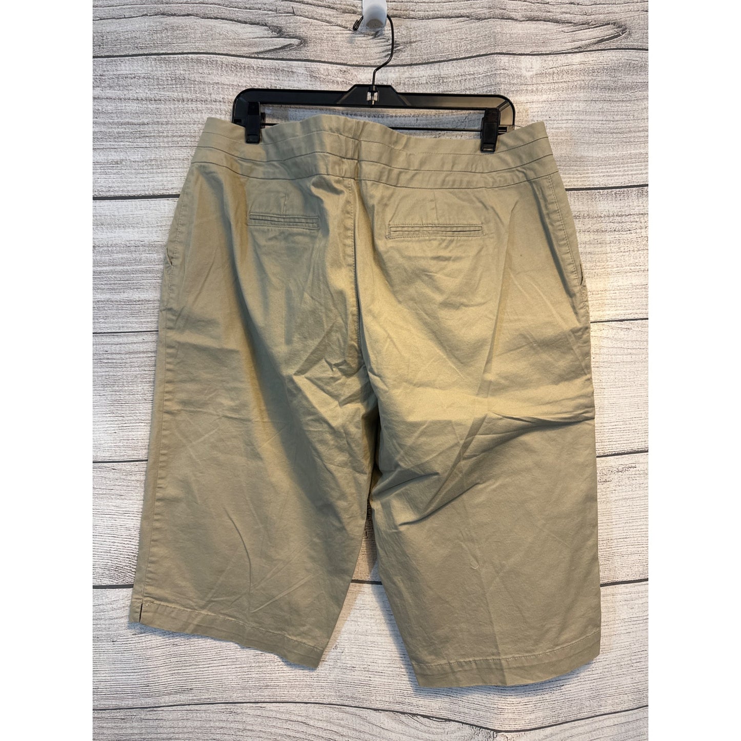 NWT Avenue Khaki Bermuda Shorts Size 16