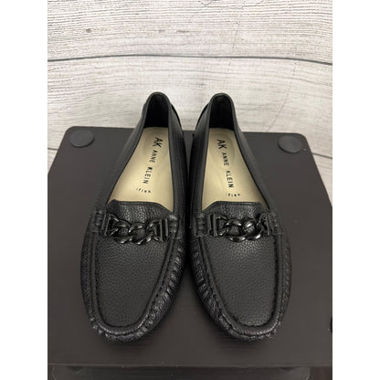 NWOT Anne Klein Black Cognac Loafers With Chain Detail Size 8
