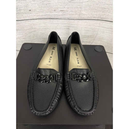 NWOT Anne Klein Black Cognac Loafers With Chain Detail Size 8