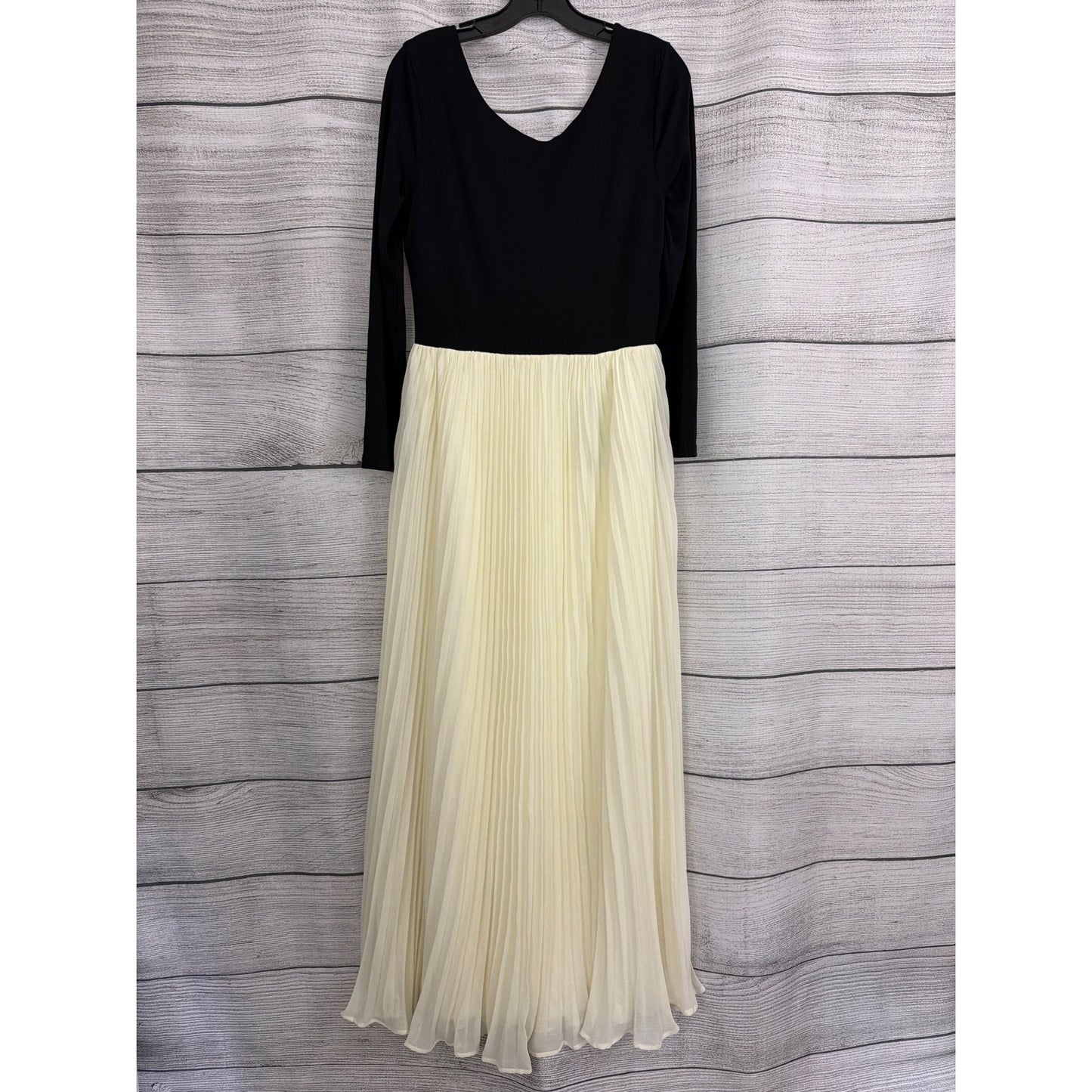 NWT KNT By Kova & T Black & Cream Long Sleeve Maxi Dress With Pleated Skirt L