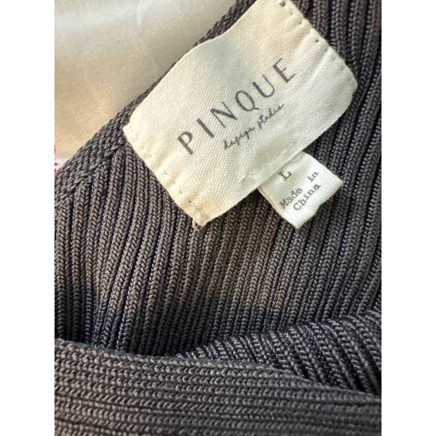 Pinque Ribbed V-Neck Knit Tank Top Large