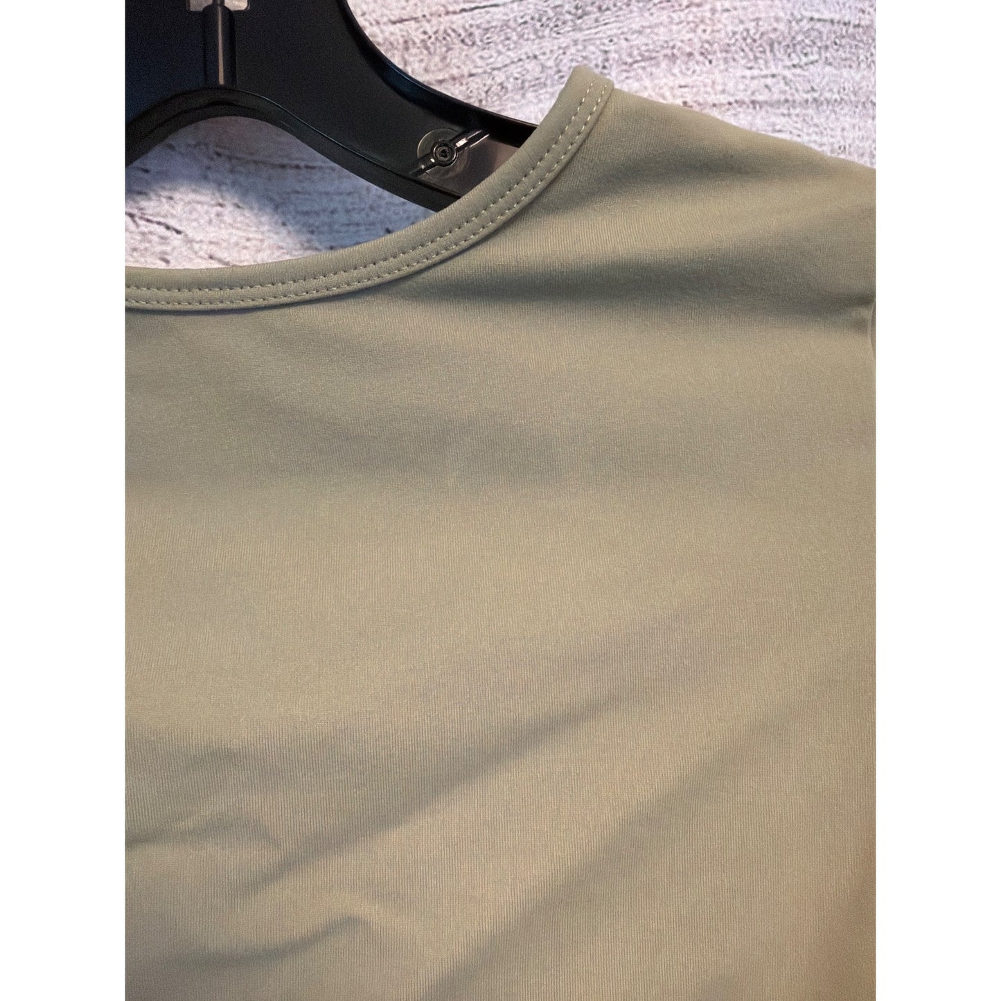 Green Cropped Short Sleeve Fitted Activewear Top