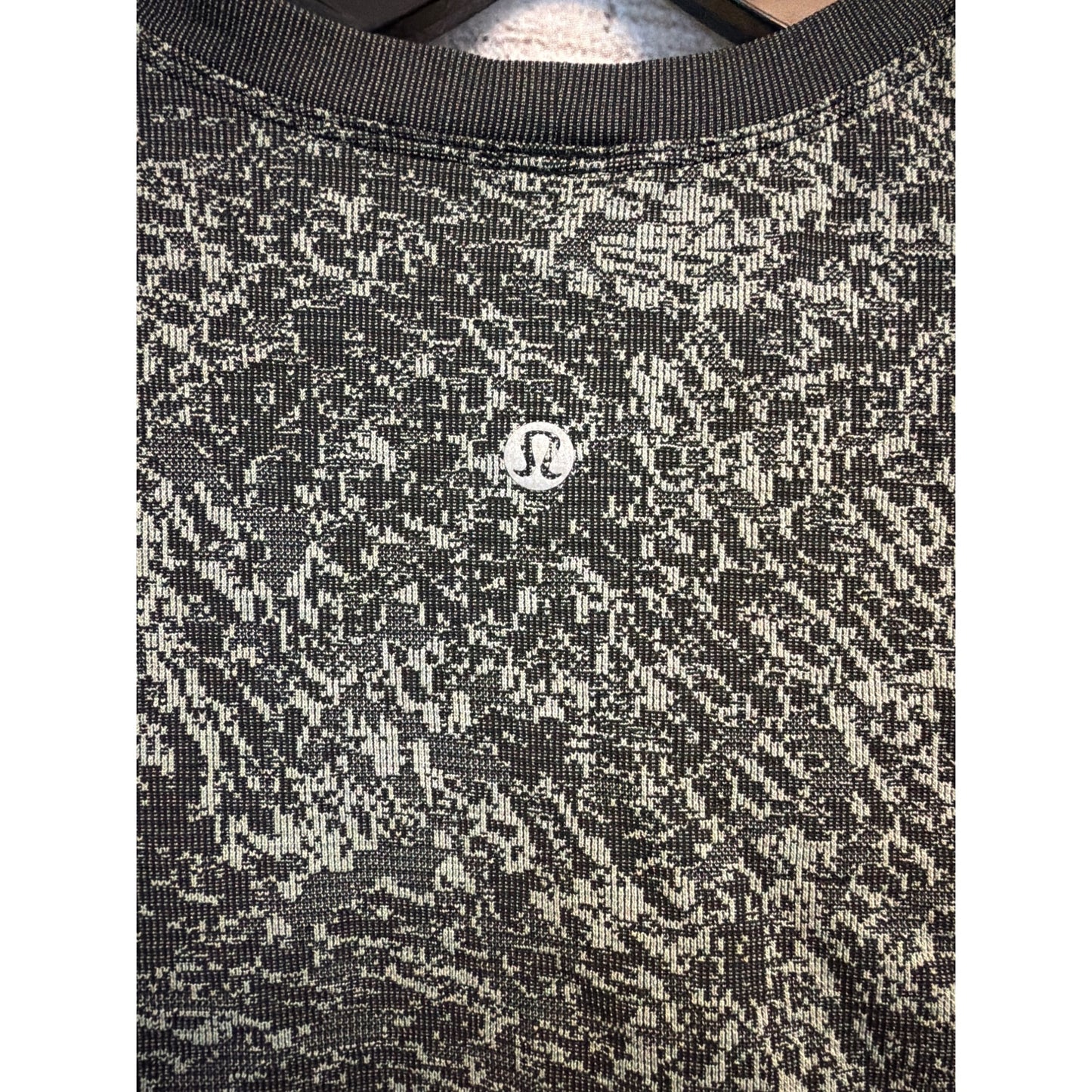 Lululemon Swiftly Breathe Short Sleeve Floral Fauna Black/Rhino Grey Size 6