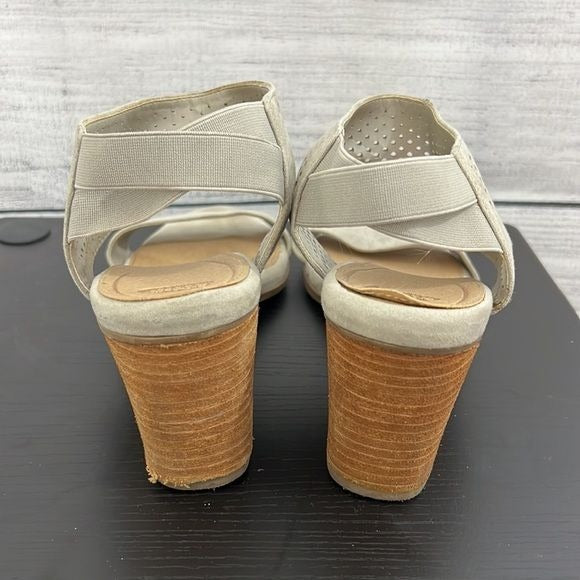 Beige open toe bootie